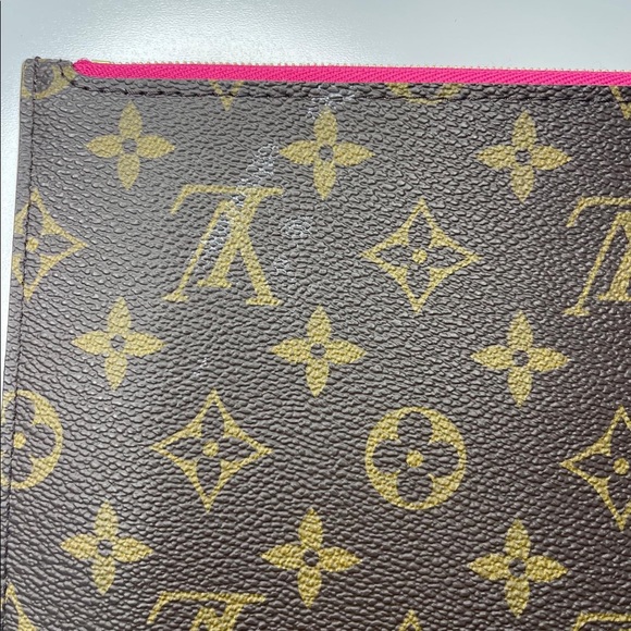 Louis Vuitton Neverfull Pochette - Picture 3 of 4